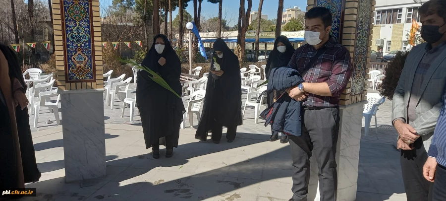 برگزاری مراسم غبارروبی و عطر افشانی بر سر مزار شهدای گمنام پردیس شهید باهنر اصفهان 10