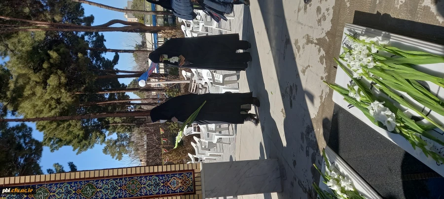 برگزاری مراسم غبارروبی و عطر افشانی بر سر مزار شهدای گمنام پردیس شهید باهنر اصفهان 11