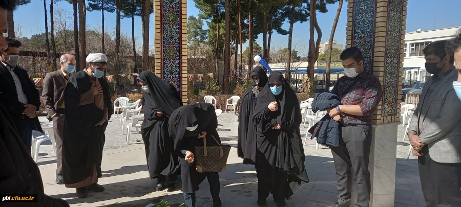 برگزاری مراسم غبارروبی و عطر افشانی بر سر مزار شهدای گمنام پردیس شهید باهنر اصفهان 14