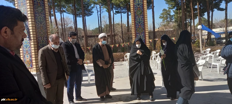 برگزاری مراسم غبارروبی و عطر افشانی بر سر مزار شهدای گمنام پردیس شهید باهنر اصفهان 15