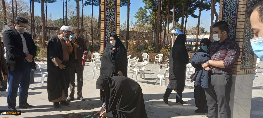 برگزاری مراسم غبارروبی و عطر افشانی بر سر مزار شهدای گمنام پردیس شهید باهنر اصفهان 16