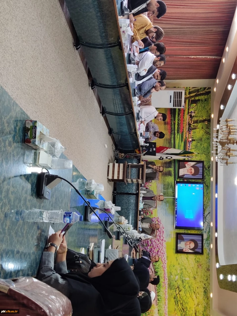 نشست هم اندیشی مدیر کل آموزش و پرورش استان اصفهان با دانشجو معلمان در پردیس شهید باهنر اصفهان 9