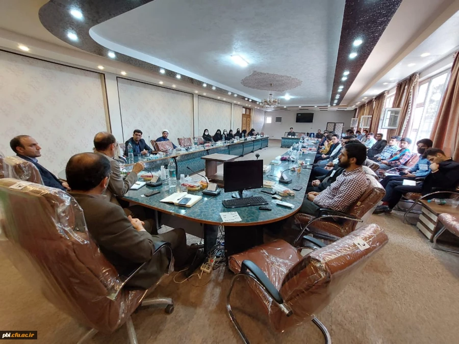نشست هم اندیشی مدیر کل آموزش و پرورش استان اصفهان با دانشجو معلمان در پردیس شهید باهنر اصفهان 13