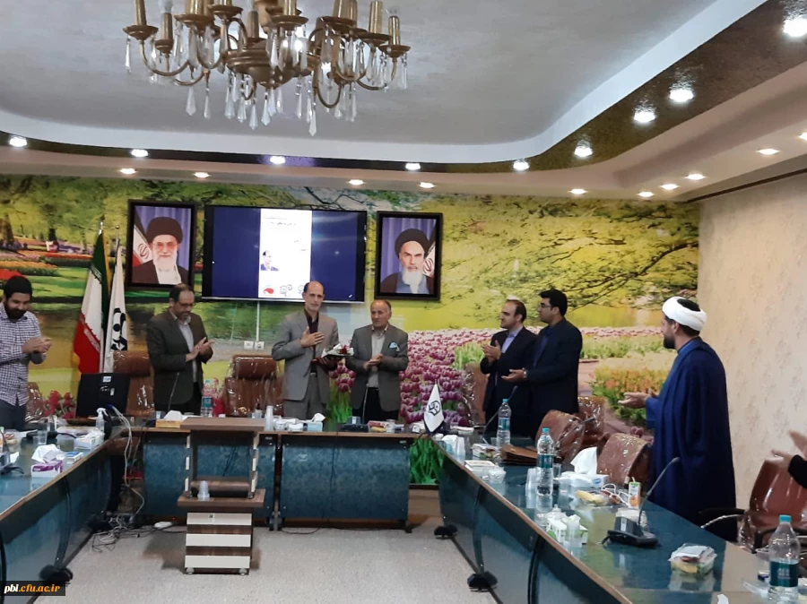 نشست هم اندیشی مدیر کل آموزش و پرورش استان اصفهان با دانشجو معلمان در پردیس شهید باهنر اصفهان 16