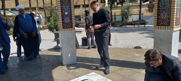 برگزاری مراسم عطر افشانی مزار شهدای گمنام دفاع مقدس در پردیس شهید باهنر اصفهان 12