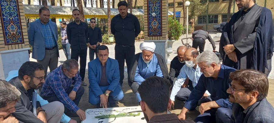 برگزاری مراسم عطر افشانی مزار شهدای گمنام دفاع مقدس در پردیس شهید باهنر اصفهان 15