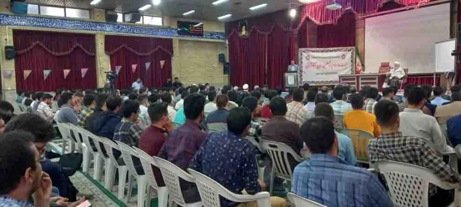 دیدار و سخنرانی مفسر قرآن و رییس ستاد اقامه نماز با دانشجویان دانشگاه فرهنگیان در پردیس شهید باهنر اصفهان 9