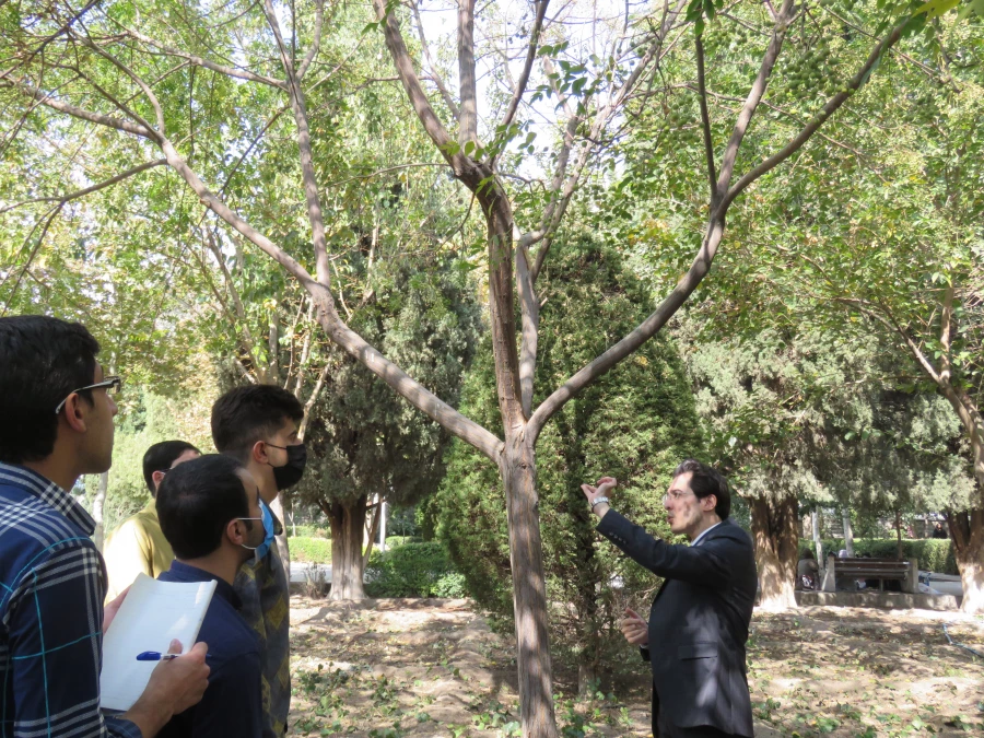 بازدید و گردش علمی  استاد فرح نسب از پارک ها و حیات وحش اصفهان 4