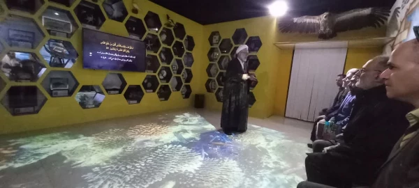 بازدید مدیریت پردیس های دانشگاه فرهنگیان اصفهان و اساتید و کارشناسان رهنگی از نمایشگاه چراغ راهنما شهر اصفهان 3