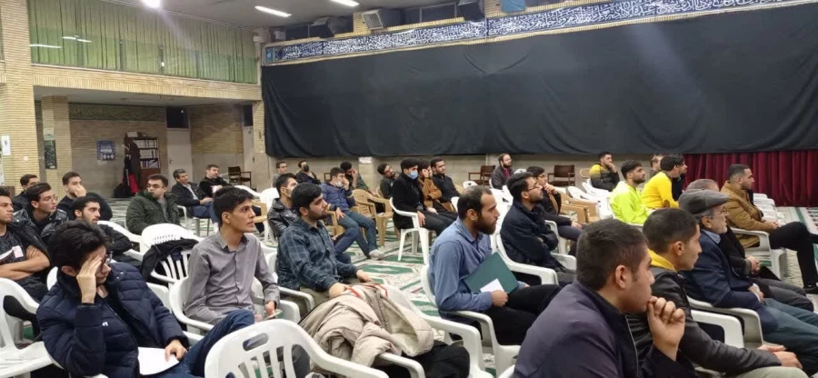 جلسه پرسش و پاسخ صمیمانه مدیریت ، معاونان ، کارشناس مسئولان و سرپرستان پردیس شهید باهنر اصفهان با دانشجویان 8