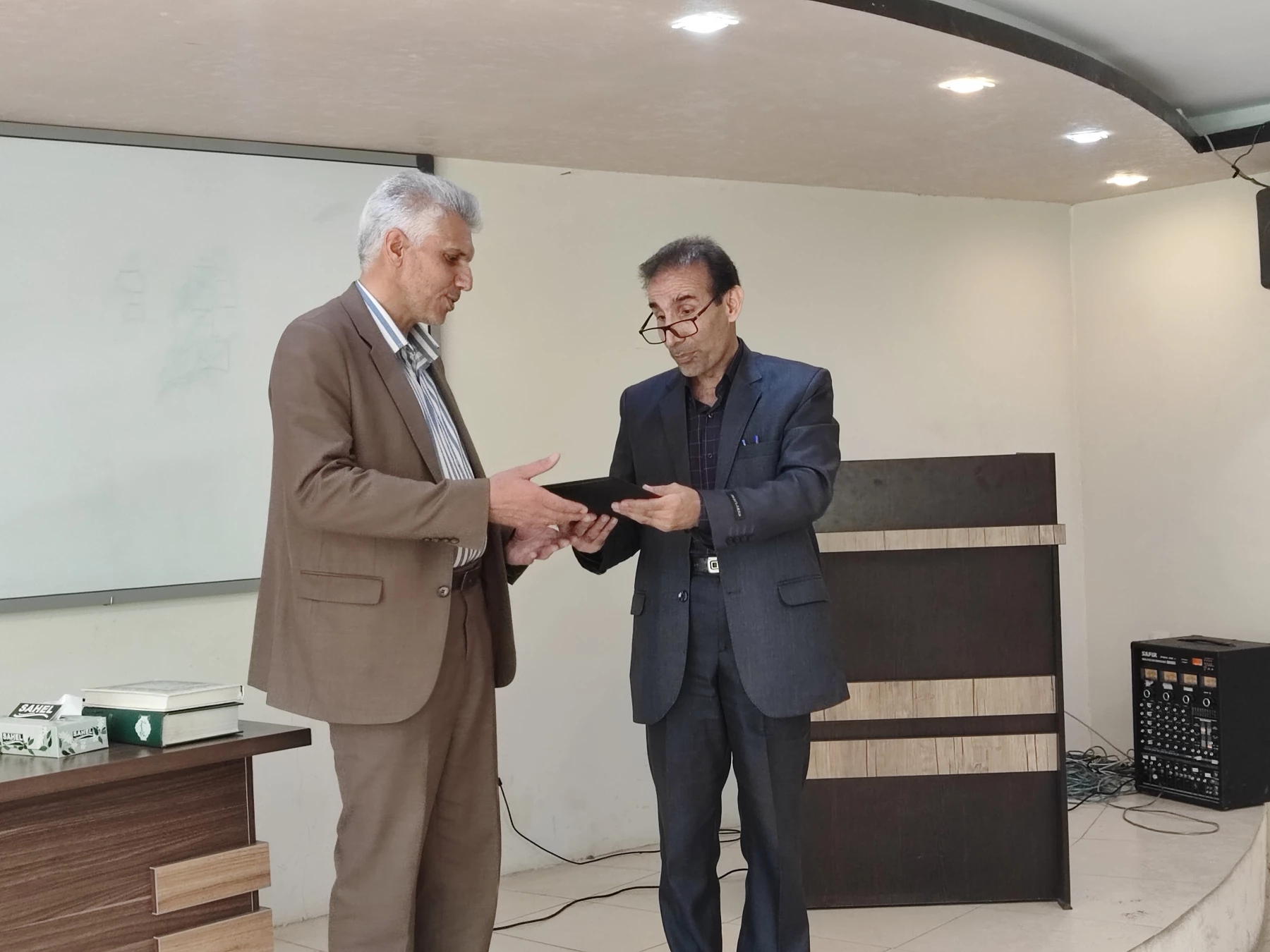 برگزاری اولین جلسه کارگاه نهج البلاغه پژوهی 6