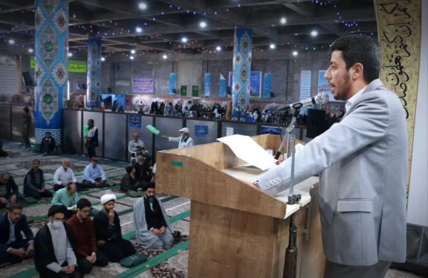 سخنرانی پیش از خطبه های نماز جمعه اعضای بسیج دانشجویی دانشگاه فرهنگیان اصفهان 3