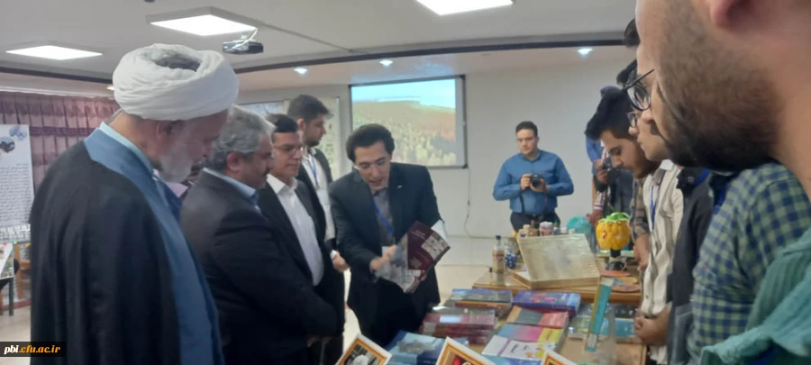 برگزاری نمایشگاه و کارگاه روز جهانی تنوع زیستی در پردیس شهید باهنر اصفهان 111