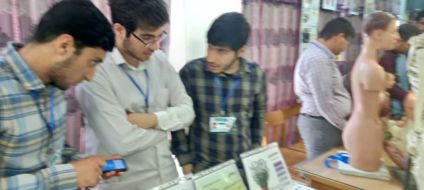 برگزاری نمایشگاه و کارگاه روز جهانی تنوع زیستی در پردیس شهید باهنر اصفهان 104