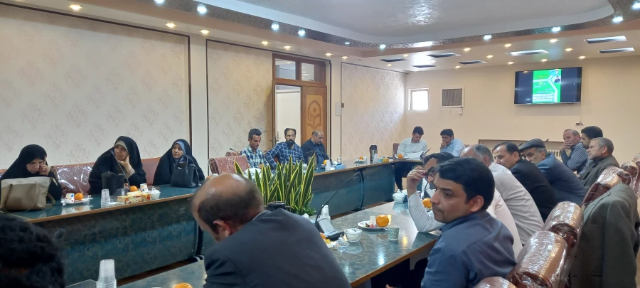 برگزاری نشست هم اندیشی استادان با حضور دکتر رسول بخشی با موضوع مهار تورم ، رشد تولید 3