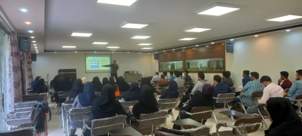 برگزاری کارگاه آموزشی کاوشگری در آموزش علوم با حضور  استاد حمید نقی زاده سرگروه محترم آموزش علوم تجربی متوسطه و استاد نمونه کشوری 7