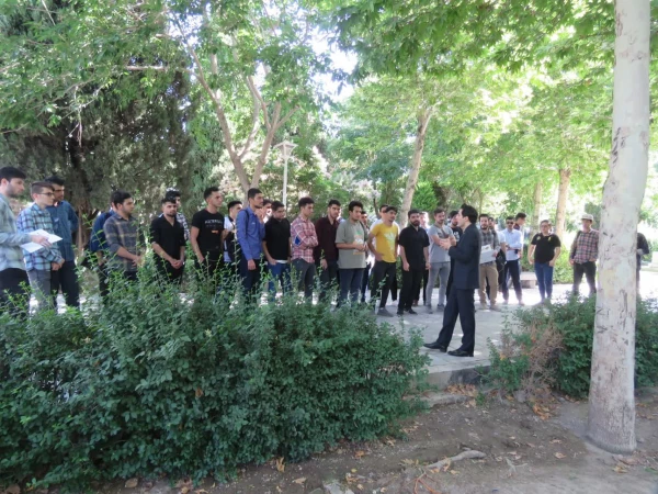 بازدید علمی دانشجویان پردیس شهید باهنر به همراه استاد فرح نسب و آشنایی با طبیعت شهری 3