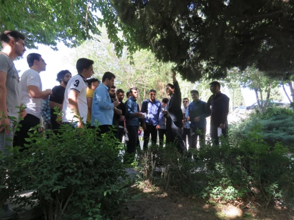 بازدید علمی دانشجویان پردیس شهید باهنر به همراه استاد فرح نسب و آشنایی با طبیعت شهری 7