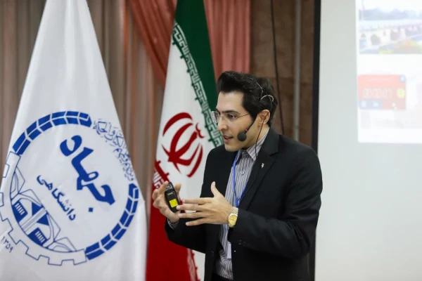 کسب مقام اوّل کشوری در مسابقه ملّی پایان نامه سه دقیقه ای برای زاینده رود توسط دکتر فرح نسب استاد دانشگاه فرهنگیان اصفهان 2