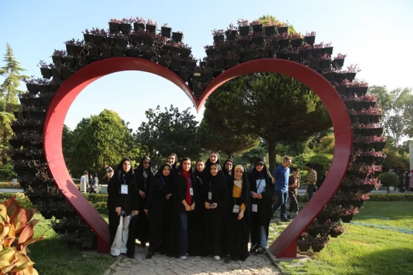 نشاط و شادابی در بیان دانشجو معلمان شرکت کننده 24 امین المپیاد فرهنگی ورزشی از مراکز دیدنی شهر اصفهان 2