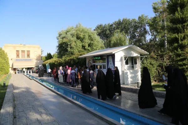 نشاط و شادابی در بیان دانشجو معلمان شرکت کننده 24 امین المپیاد فرهنگی ورزشی از مراکز دیدنی شهر اصفهان 3