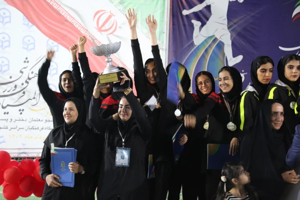 نشاط و شادابی در اختتامیه رشته های دو و میدانی و شنا بیست و چهارمین دوره المپیاد فرهنگی ورزشی دانشجو معلمان خواهر 5