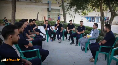 گفت و گوی صمیمی دکتر شفابخش،  با یکی از کاروان های ورزشی پیرامون هدف از برگزاری این المپیاد 