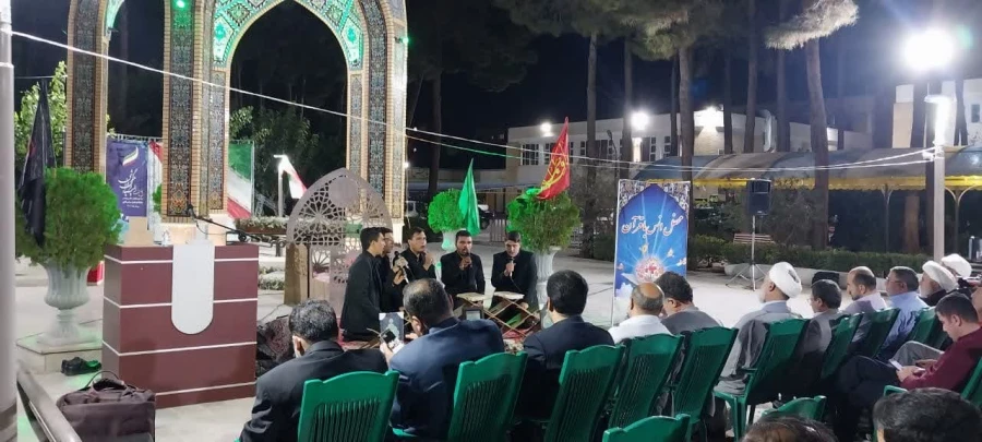 برگزاری  مراسم انس با قرآن درحاشیه دومین شب از المپیاد
 3