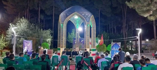 برگزاری  مراسم انس با قرآن درحاشیه دومین شب از المپیاد
 4