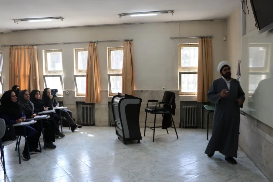 برگزاری دوره توانمند سازی مدیران و مؤسسان مدارس غیر انتفاعی شهر اصفهان  4