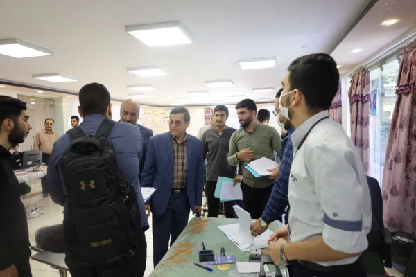 بازدید ریاست محترم دانشگاه فرهنگیان استان اصفهان از روند ثبت نام دانشجو های جدید الورود پریس شهید باهنر اصفهان 
 2