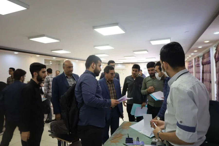 بازدید ریاست محترم دانشگاه فرهنگیان استان اصفهان از روند ثبت نام دانشجو های جدید الورود پریس شهید باهنر اصفهان 
 2