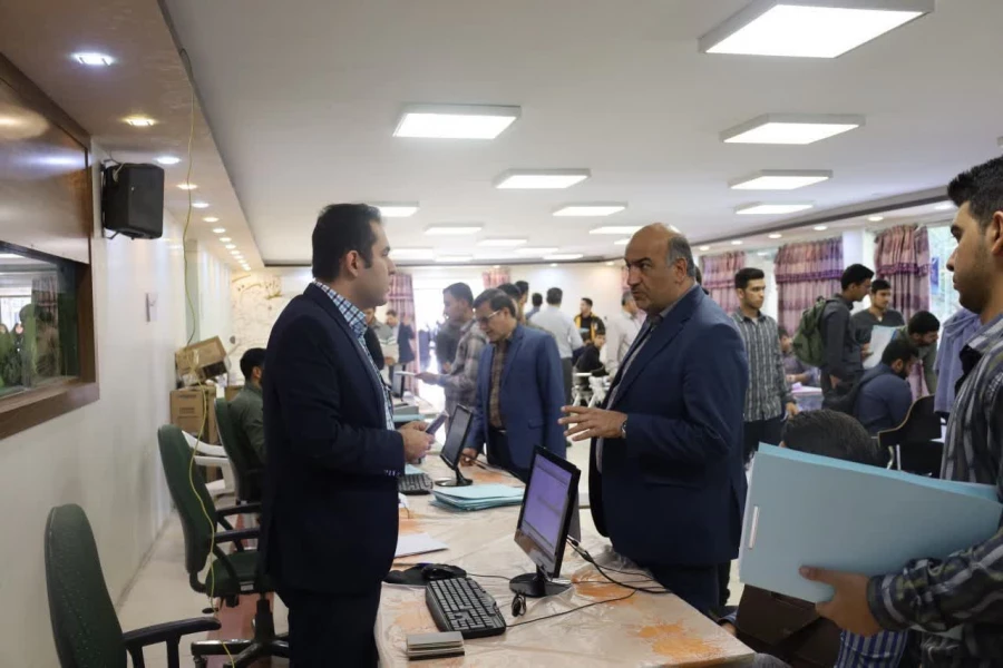 بازدید ریاست محترم دانشگاه فرهنگیان استان اصفهان از روند ثبت نام دانشجو های جدید الورود پریس شهید باهنر اصفهان 
 4