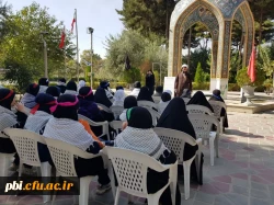 قرائت زیارت نامه شهدا توسط دانش آموزان دبستان دخترانه فطرت 3