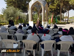 قرائت زیارت نامه شهدا توسط دانش آموزان دبستان دخترانه فطرت 4