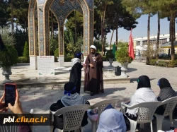 قرائت زیارت نامه شهدا توسط دانش آموزان دبستان دخترانه فطرت 8