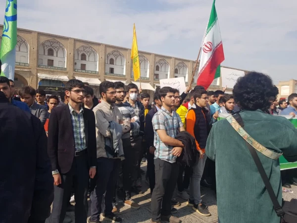 شرکت دانشجو معلمان پردیس شهید باهنر در راه پیمایی 13 آبان 7