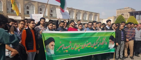 شرکت دانشجو معلمان پردیس شهید باهنر در راه پیمایی 13 آبان 11