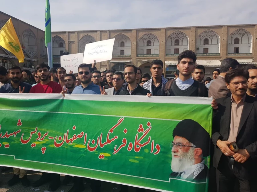 شرکت دانشجو معلمان پردیس شهید باهنر در راه پیمایی 13 آبان 12