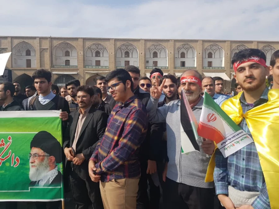 شرکت دانشجو معلمان پردیس شهید باهنر در راه پیمایی 13 آبان 13