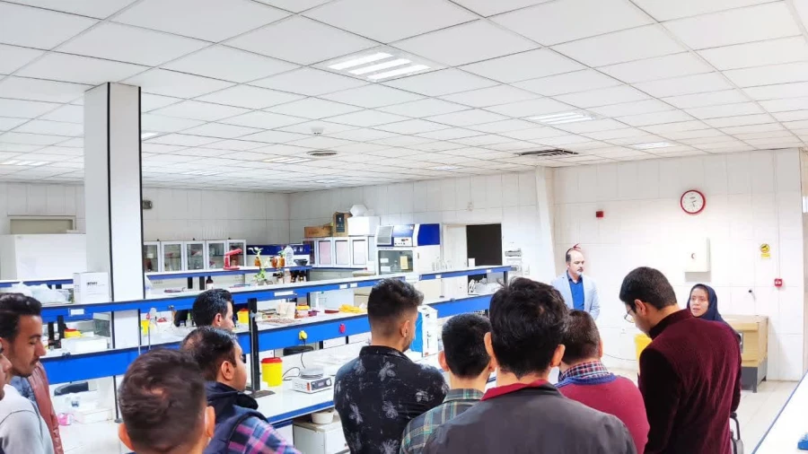 بازدید علمی از مجتمع آزمایشگاه های تخصصی آموزشی و پژوهشی دانشکده علوم و فناوری های زیستی دانشگاه اصفهان 4