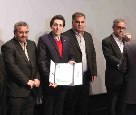 اهدای جایزه و نشان ملّی وجدان محیط زیست به آقای دکتر فرح نسب 2