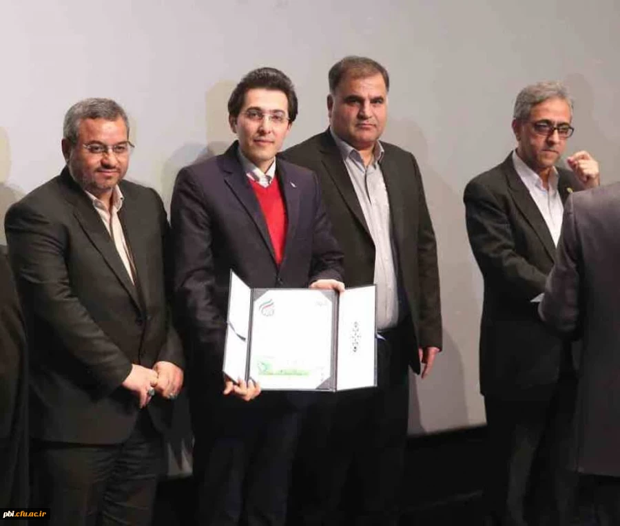 اهدای جایزه و نشان ملّی وجدان محیط زیست به آقای دکتر فرح نسب 2