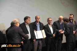 اهدای جایزه و نشان ملّی وجدان محیط زیست به آقای دکتر فرح نسب 3