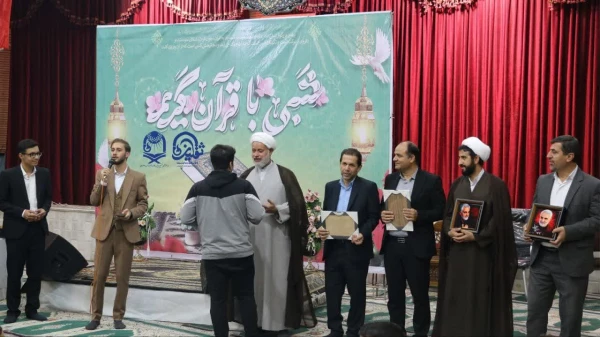 برگزاری محفل بزرگ آیه های نور به مناسبت هفته قرآن و عترت در دانشگاه ها 6