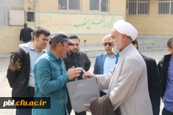 کاشت چندین اصله نهال توسط مسئولین  پردیس شهید باهنر اصفهان 
 3