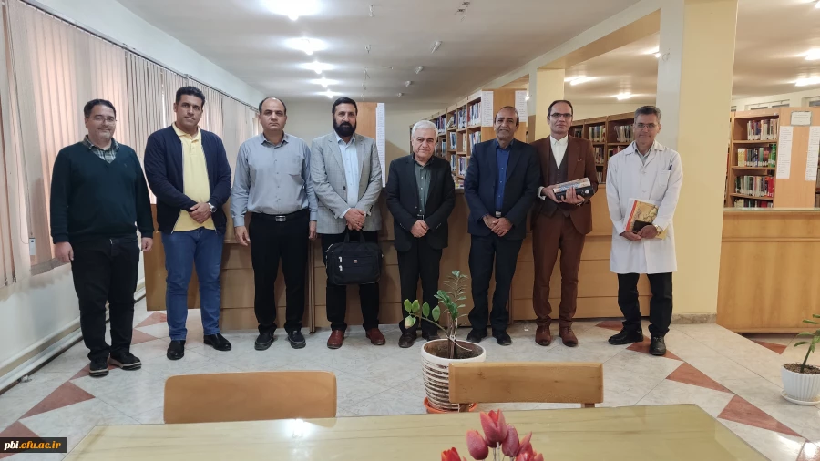 اهداء 150 جلد از کتابهای کتابخانه شخصی مرحوم دکتر سید احمد قاضی  عسکر از اساتید دانشگاه اصفهان به کتابخانه  پردیس شهید باهنر 2