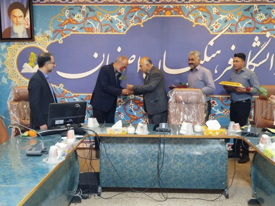 مراسم تقدیر از اساتید و معلمان و کارمندان پردیس شهید باهنر 7