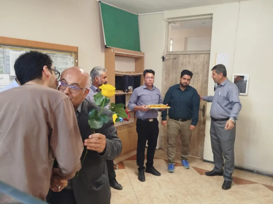 مراسم تقدیر از اساتید و معلمان و کارمندان پردیس شهید باهنر 8