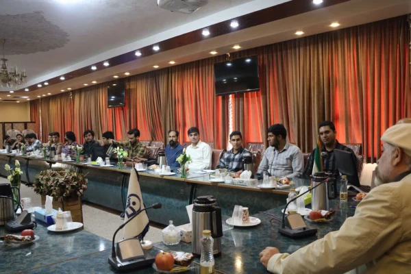 نشست صمیمی ریاست، مسئولین و دانشجویان دانشگاه فرهنگیان استان اصفهان با استاد برجسته هنر و نگارگری، استاد مجید صادق زاده
 2